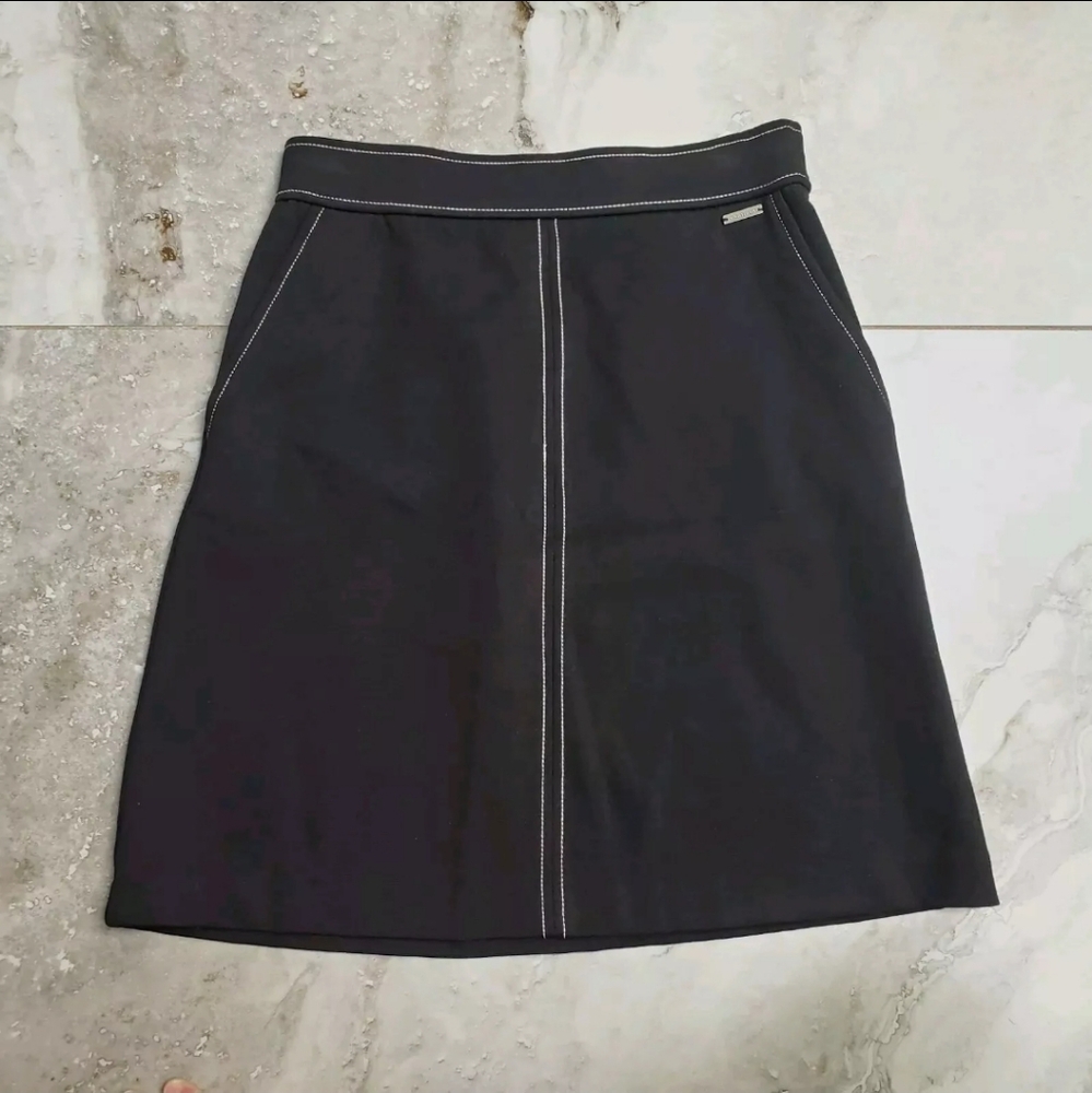Tahari Black A-Line Short Skirt Pockets White Stitching Metal Tab Logo XS